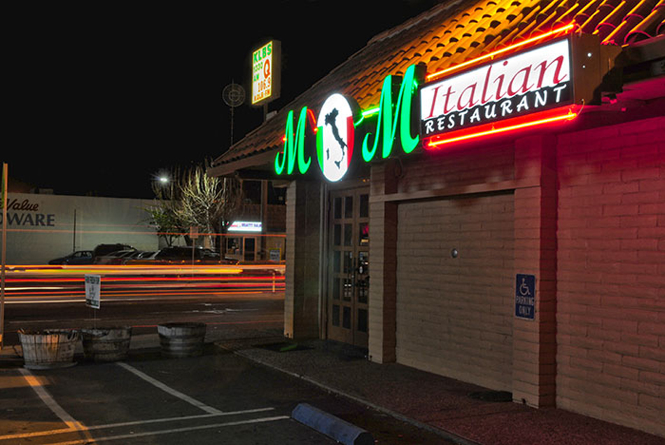 Nighttime shot of M&M's Italian Restaurant  and Lounge - Photo by Charles Guest of MemorablePlaces.com © Copyright 2012